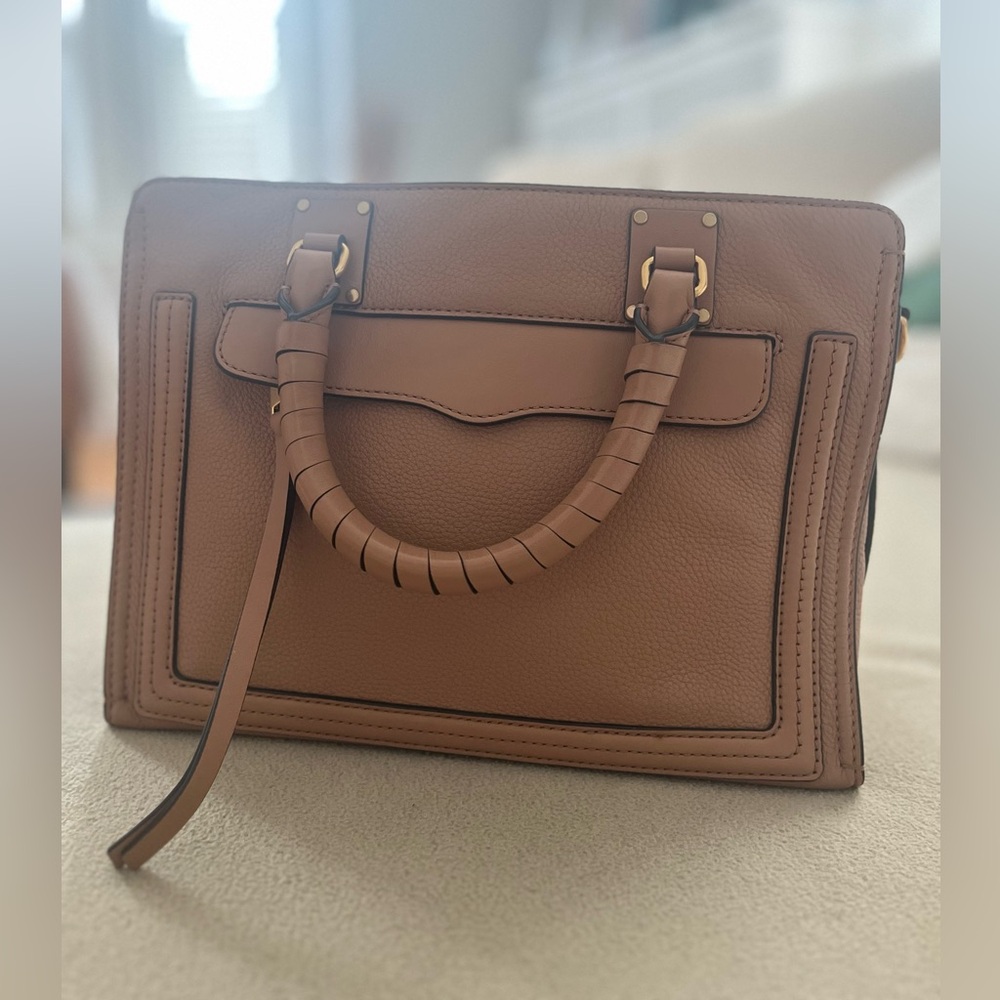 Classy, sturdy and spacious bag!